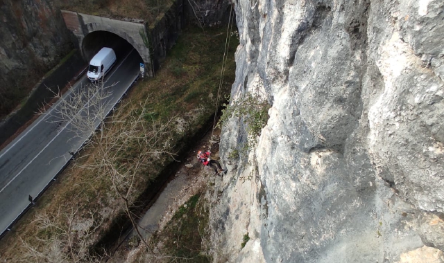 L’intervento per smantellare le linee di arrampicata abusive
