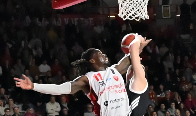 Ike Iroegbu stasera contro la Virtus (foto Angelo Puricelli)