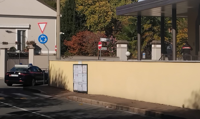 Al centro prelievi sono intervenuti i carabinieri e la polizia locale