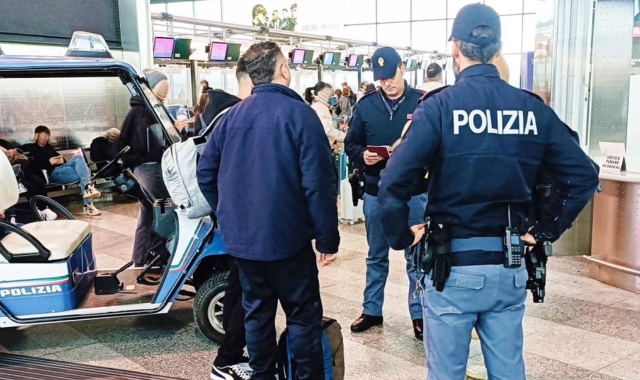 Ruba una valigia: arrestato a Malpensa