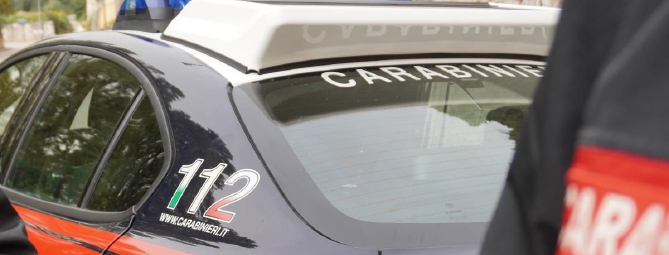 Sputi e minacce ai carabinieri: 17enne in manette