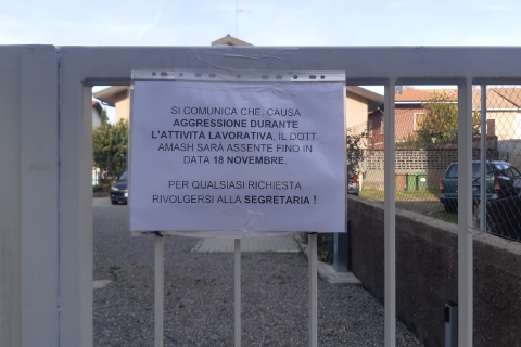 Medico di base aggredito durante una visita