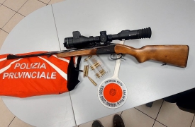 Vedono la polizia e buttano il fucile, cacciatori di frodo nei guai