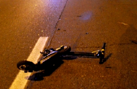 Cade con il monopattino sulla rotonda della Provinciale