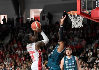 Varese si sblocca nel derby, Cantù battuta 91-82