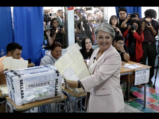 Cile, ballottaggio tra comunista Jara e ultraconservatore Kast