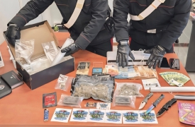 Fuga a piedi con la droga. Bloccato