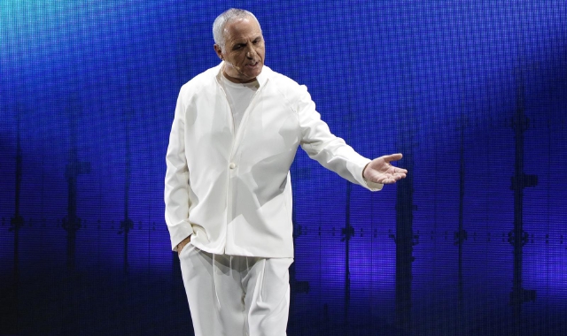 Giorgio Panariello sul palco a Varese (foto Andrea Cogotti)