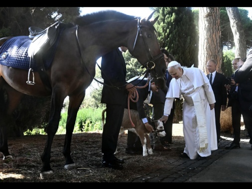 Il Papa, 'io a Castel Gandolfo tra tennis e piscina'