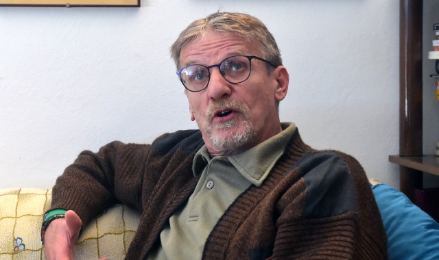 Stefano Binda in un’intervista nella sua casa di Brebbia (foto Archivio)