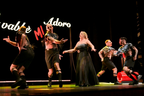 Il sorriso e l’autoironia: Katia Follesa conquista Gallarate