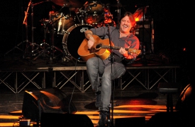 De Andrè, Cristiano “suona” Fabrizio a Varese