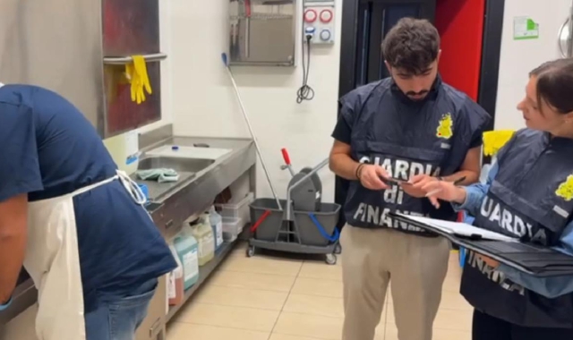 Lavoro nero nel Varesotto: la Gdf in 14 aziende