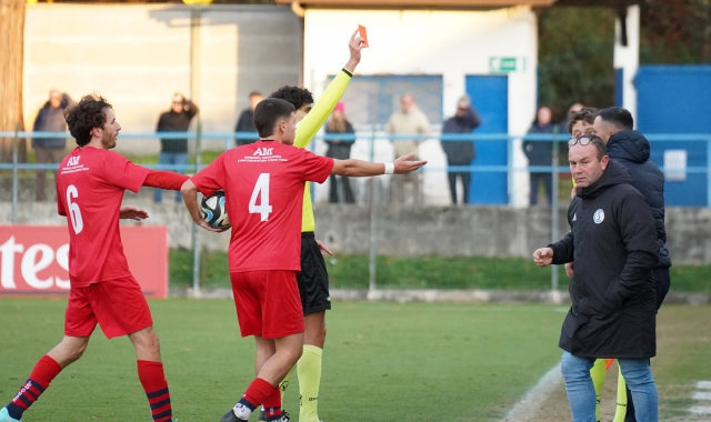 L’espulsione del dirigente della Lentatese, Ivan Fagone in Solbiatese-Lentatese (foto Samuele Lucchi)