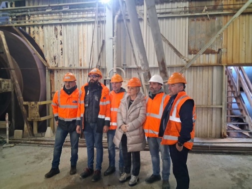 Operai Eurallumina scendono dal silo dopo 12 giorni