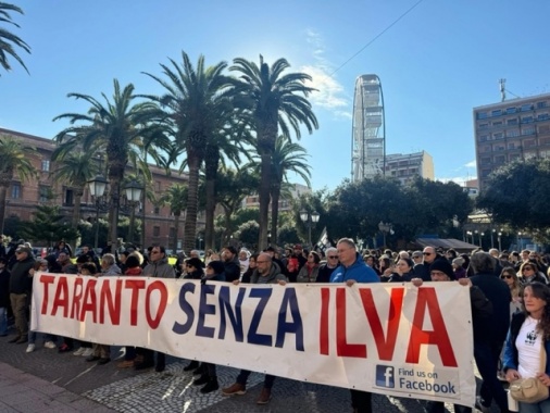 Cittadini in corteo a Taranto, 'vogliamo la città senza l'Ilva'