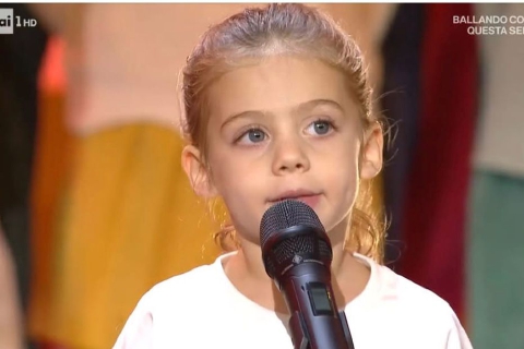 La piccola Zoe canta allo Zecchino d’Oro. E Lonate s’emoziona