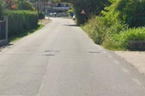 Cade in moto, grave diciottenne