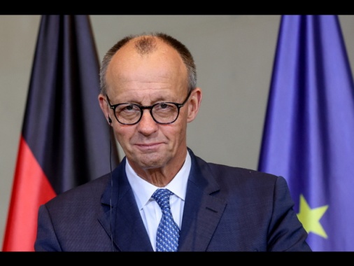 Merz, immatricolare le auto ibride anche dopo il 2035