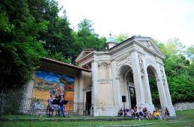 C’è un po’ di Sacro Monte nel presepe della curia di Milano