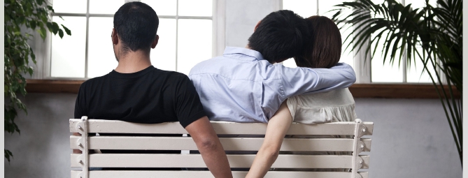 Busto, tradito e picchiato dalla moglie