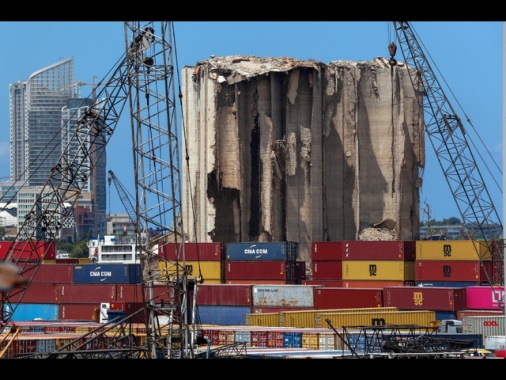 Il Papa prega al porto di Beirut, nel 2020 l'esplosione