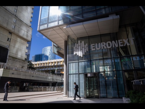 Borsa: avvio contrastato in Europa, Francoforte +0,2%