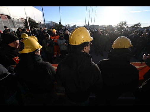 Urso convoca incontri con regioni sull'ex Ilva