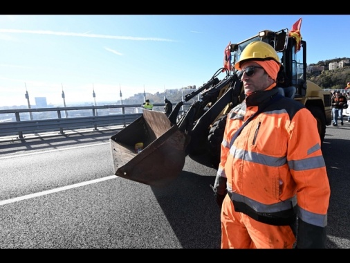 Sindacati, 'stop al piano corto per ex Ilva, incontro subito'