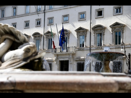 Sale il pmi servizi Italia, più alto da due anni e mezzo