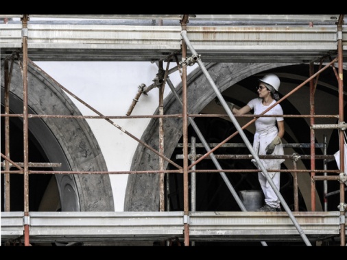 Silenzio-assenso e poteri sostitutivi per edilizia veloce