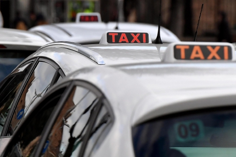 Prende il taxi e va a rubare: denunciato