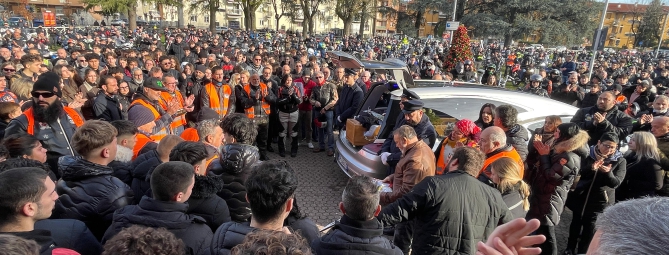 Il rombo delle moto per l’addio ad Alessio