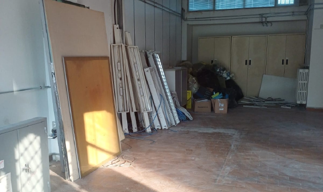 I lavori di allestimento dei nuovi arredi all’interno dell’ufficio postale