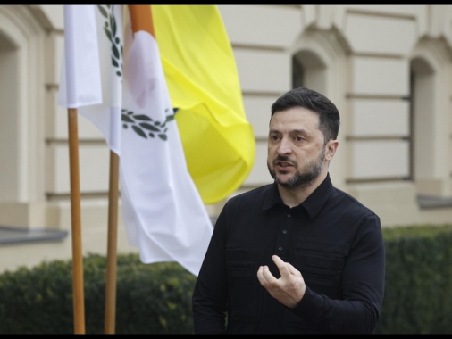 Zelensky lunedì a Londra incontrerà Starmer, Macron e Merz