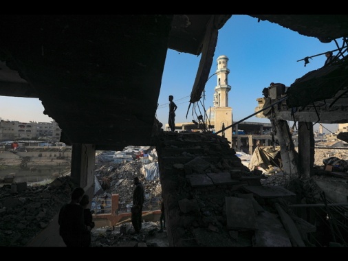 Media, si cerca l'ultimo corpo ostaggio a Zeitoun a Gaza City