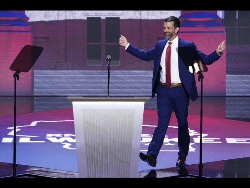 Trump Jr, 'Ucraina? Americani stanchi di firmare assegni'