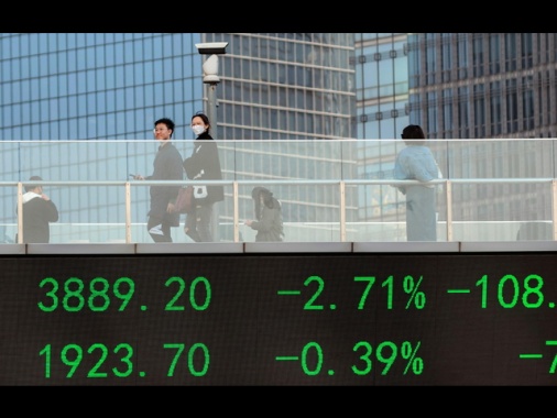 Borsa: l'Asia pesante in attesa dei dati Usa, future in calo