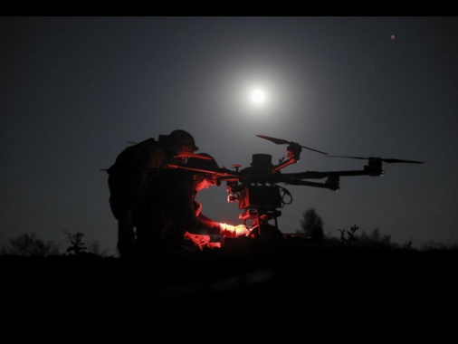 Media, droni ucraini colpiscono una raffineria in Russia