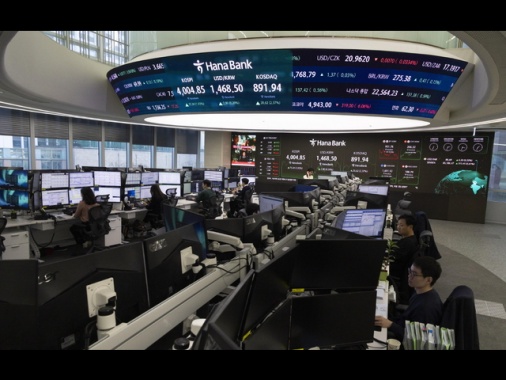 Borsa: l'Asia chiude fiacca, tornano i timori per l'IA