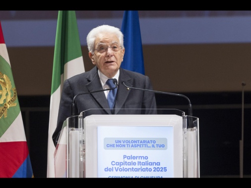 Mattarella 'grazie a tutti i militari che passano Natale lontani da casa'