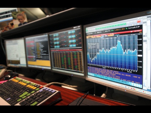 Borsa: Milano piatta (-0,05%), gira in ribasso Tim, restano in luce le risparmio