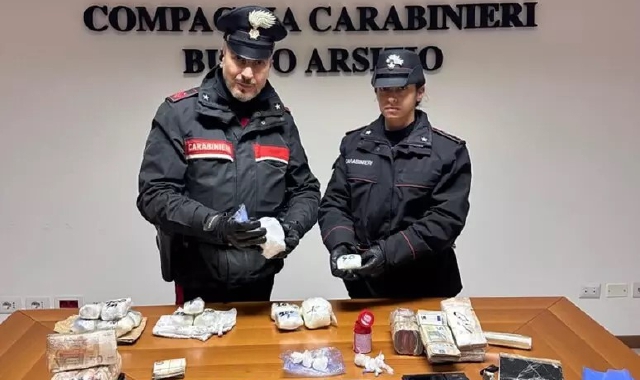 Un chilo e mezzo di cocaina nel doppiofondo dell’auto: arrestato