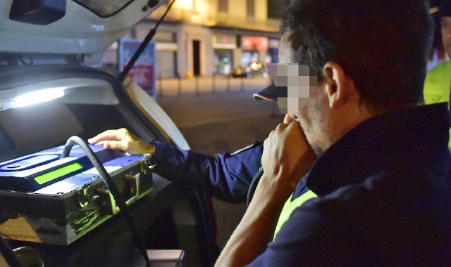 I controlli serali della polizia locale hanno evidenziato abuso di alcol tra i conducenti. Nel riquadro l’assessore Dall’Igna