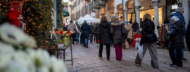 «Natale sottotono e saldi senza regole»