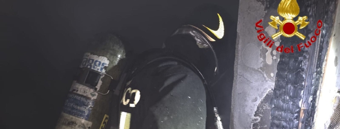 Fiamme in casa a Gallarate: una persona in ospedale