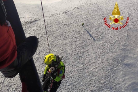 Bloccati sul ghiaccio, soccorsi dal Drago