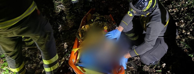 Bloccato di notte nel bosco: 70enne salvato