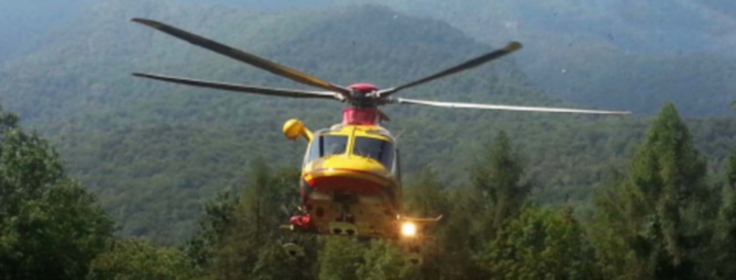 Cade in bici, grave all'ospedale di Varese