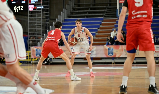 Varese a metà, poi l’Olimpia vince 102-73